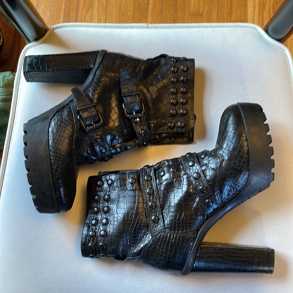 Schutz boots